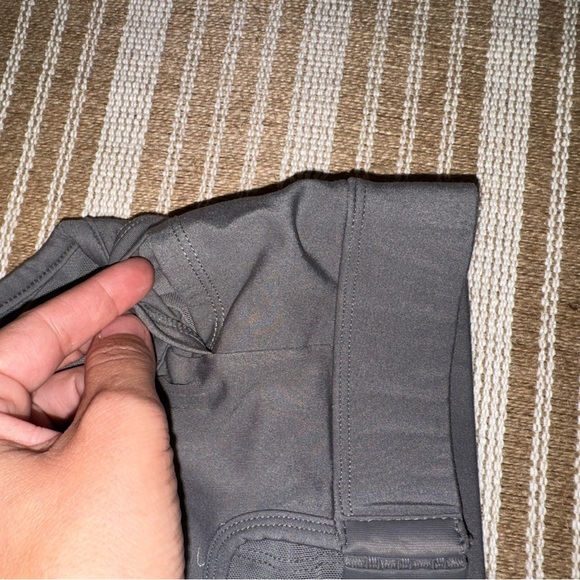Gymshark Nonstop Gray High Zippered Neck Sports Bra Size XS Hidden Pocket - Picture 4 of 5